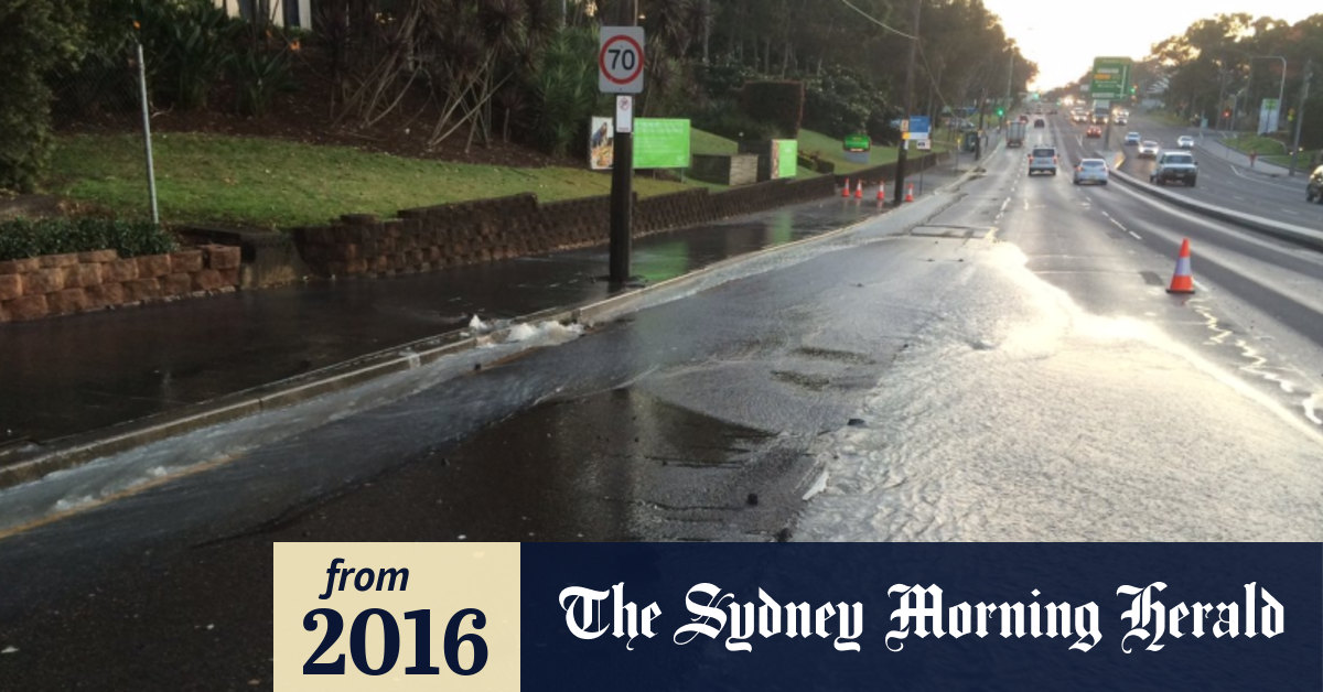 Sydney traffic burst water main on Lane Cove Road causes major delays